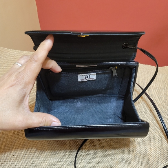 Vtg Julius Resnick JR  Black Vinyl Structured Crossbody Purse - Picture 4 of 9